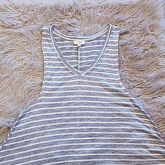 NWT Umgee womens light blue and white‎ stripped vneck flowy soft tank top - Picture 2 of 6